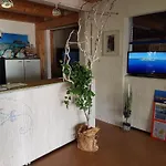 Family In Near Sea Όλμπια