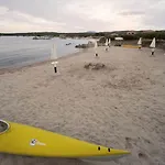 Family In Near Sea Όλμπια