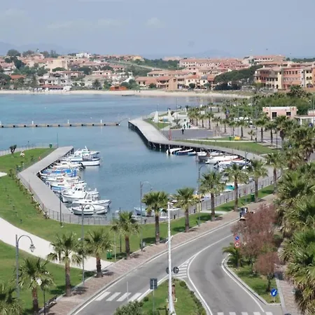 Apartman Family In Near Sea *